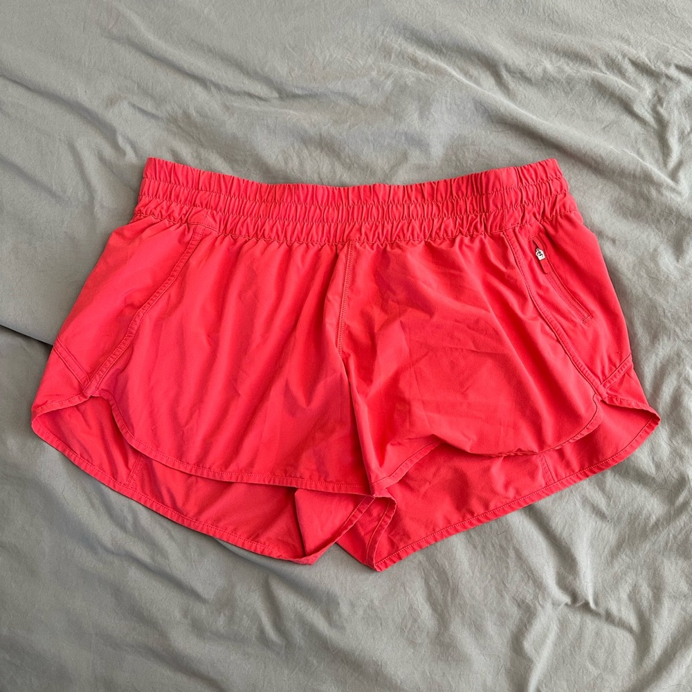 Women’s Lululemon Tracker low rise lines short 4”